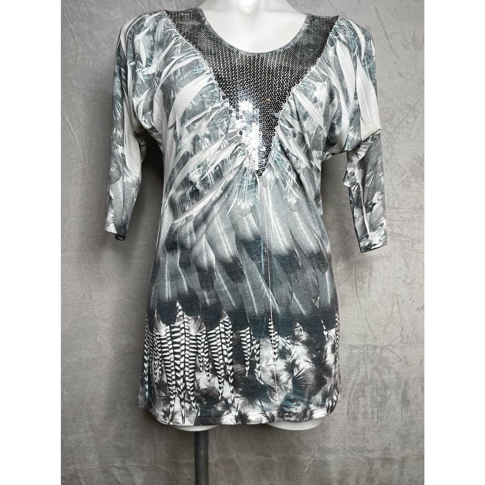 𝅺PECA’S gray and white form fitting sequins shirt